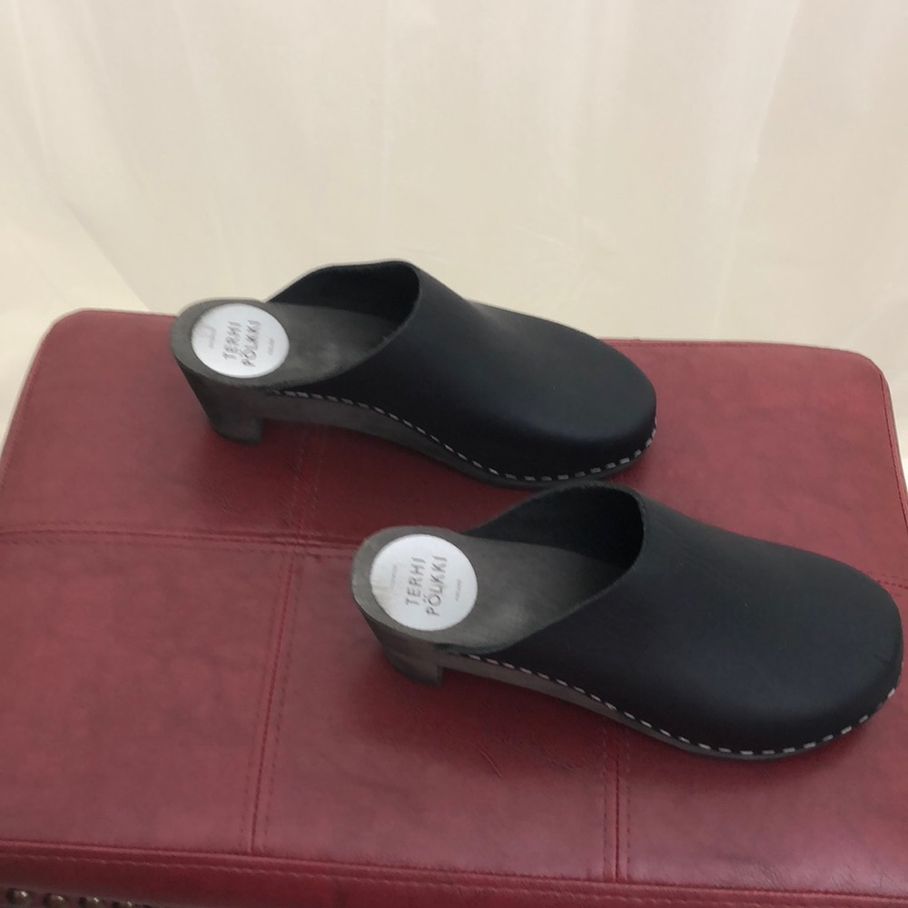Anthropologie leather clogs EUC